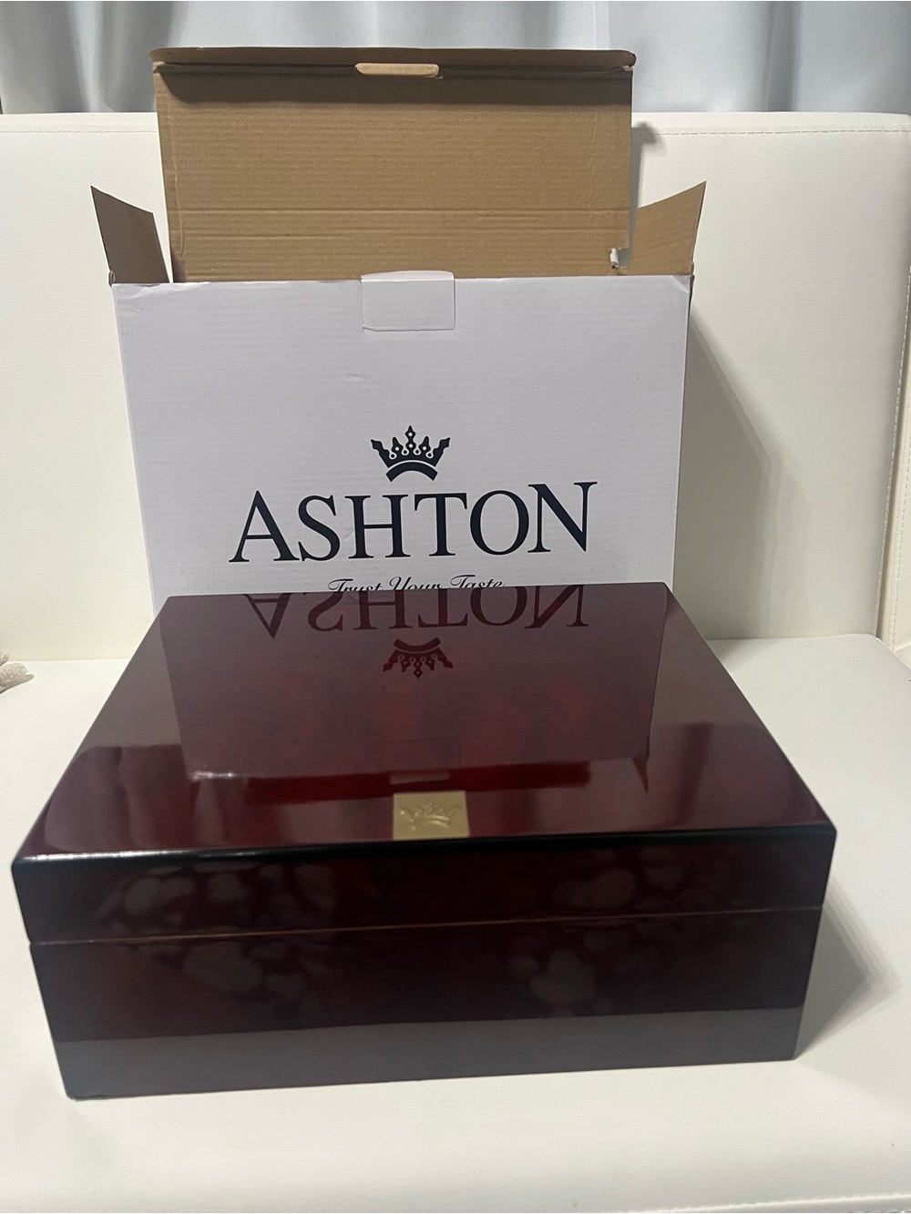 Ashton Glossy Mahogany Humidor NEW